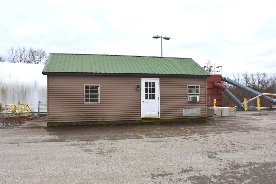 More Photos Of 105 McQuiston Dr, Jackson Center Industrial For Sale