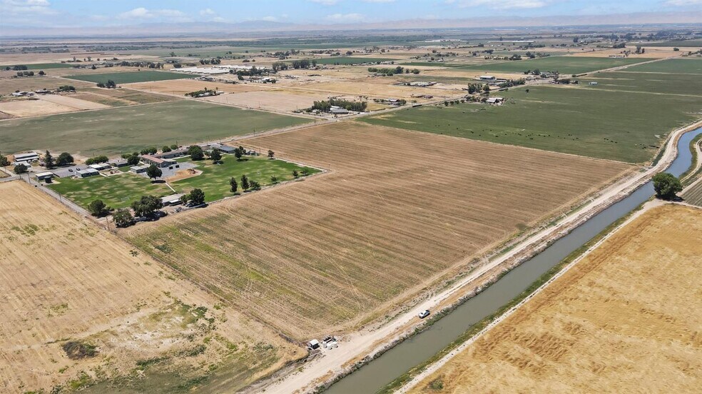 More Photos Of 20515 3rd Avenue, Stevinson Land For Sale