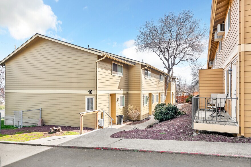 More Photos Of 2408 W 10th St, The Dalles Apartments For Sale
