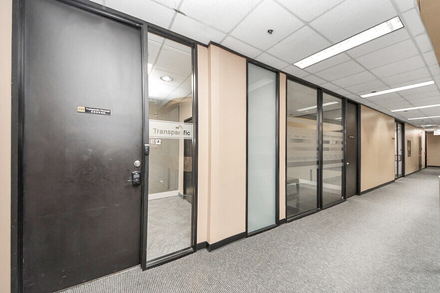 More Photos Of 6100 Corporate Dr, Houston Office For Sale