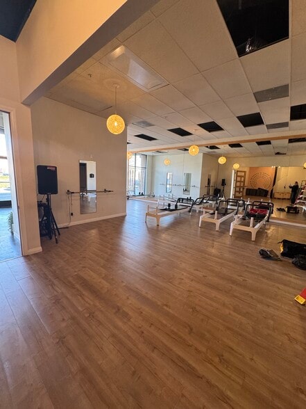 More Photos Of 23460 Cinema Dr, Valencia Unknown For Lease