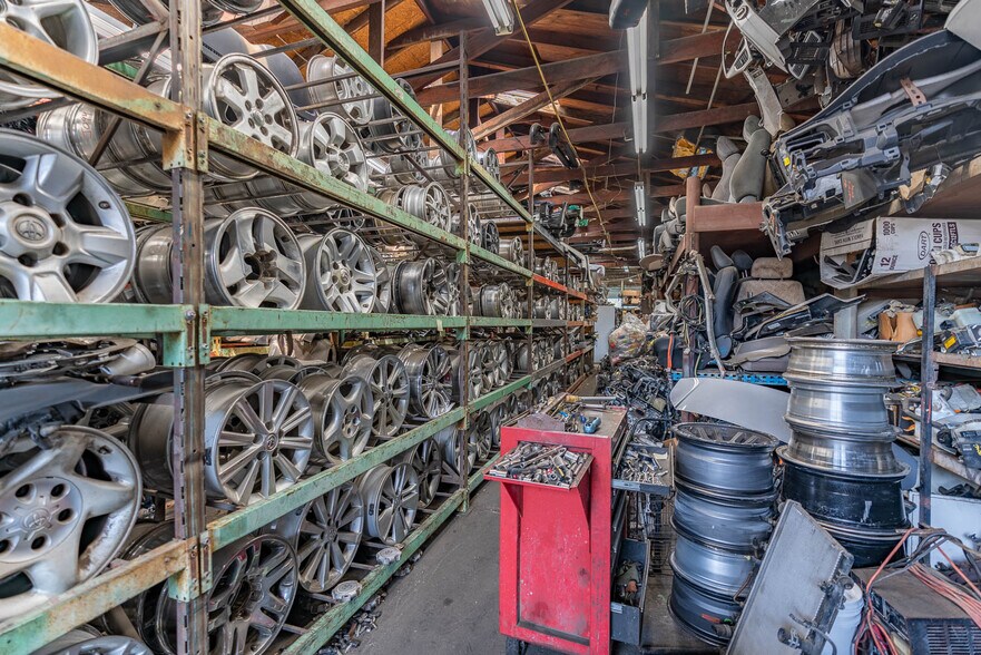 More Photos Of 11540 Hart St, North Hollywood Warehouse For Sale