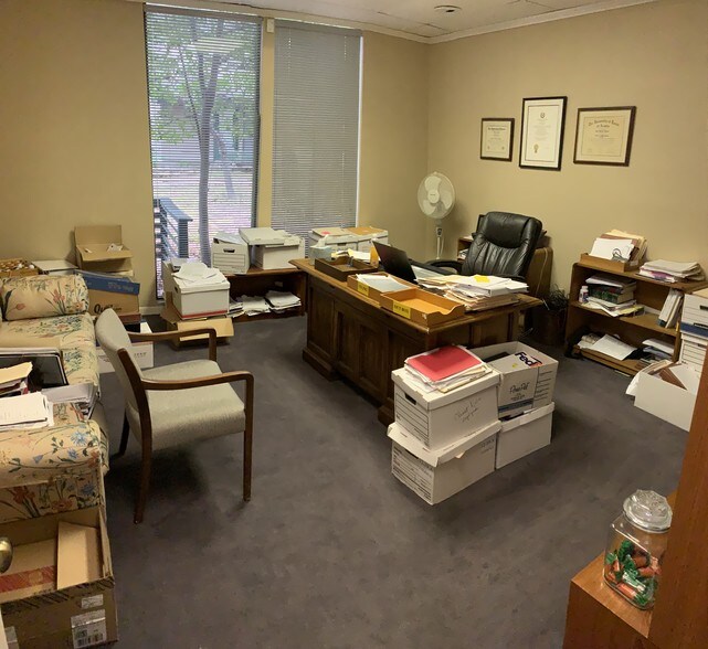 More Photos Of 2525 Wallingwood Dr, Austin Unknown For Lease