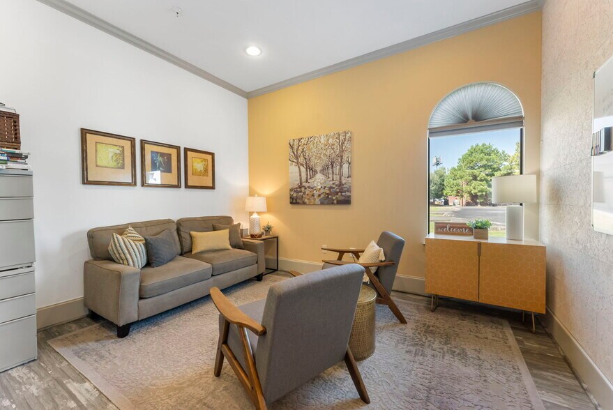 More Photos Of 256 Ed English Dr, Shenandoah Medical For Sale