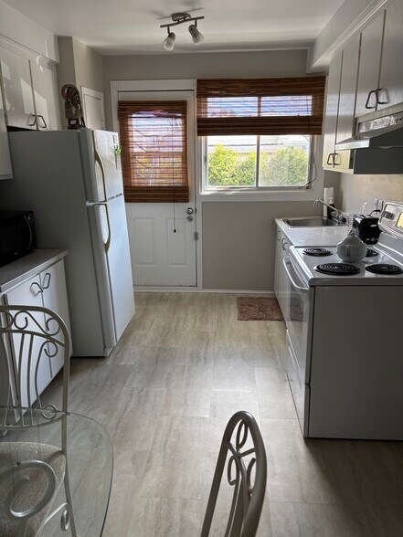 More Photos Of 3165 Rue De Mont-Royal, Saint-hubert Apartments For Sale