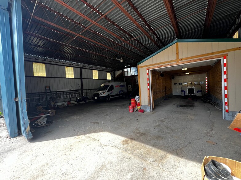 More Photos Of 1909-1911 S Salina St, Syracuse Office For Sale