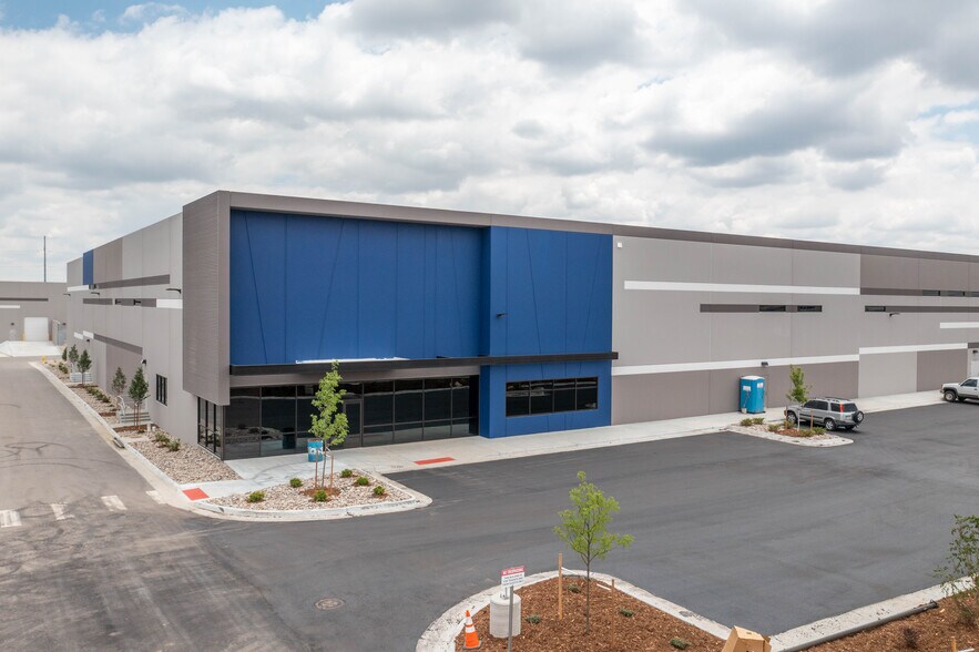 More Photos Of 14831 Washington St, Thornton Unknown For Lease