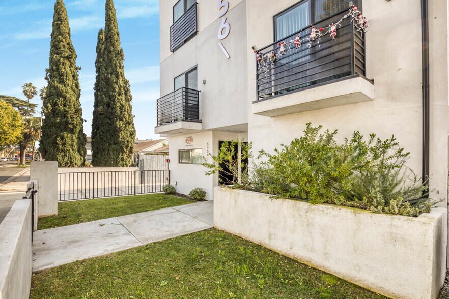 More Photos Of 5456 Barton Ave, Los Angeles Apartments For Sale