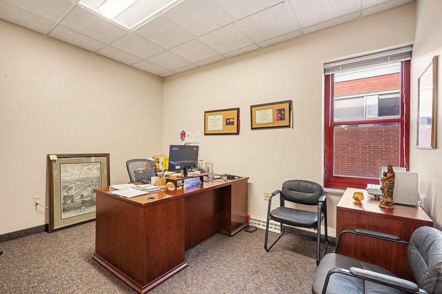 More Photos Of 2450 Park Ave, Minneapolis Office For Sale