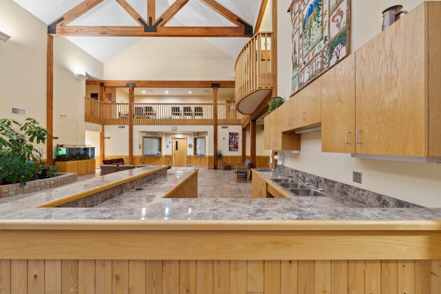 More Photos Of 1963 Thompson Rd, Coos Bay Hospital For Lease