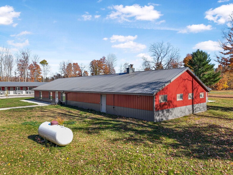 More Photos Of 10422 Cadillac Hwy, Thompsonville Hotel For Sale