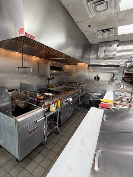 More Photos Of 325 Hughes Center Dr, Las Vegas Restaurant For Lease