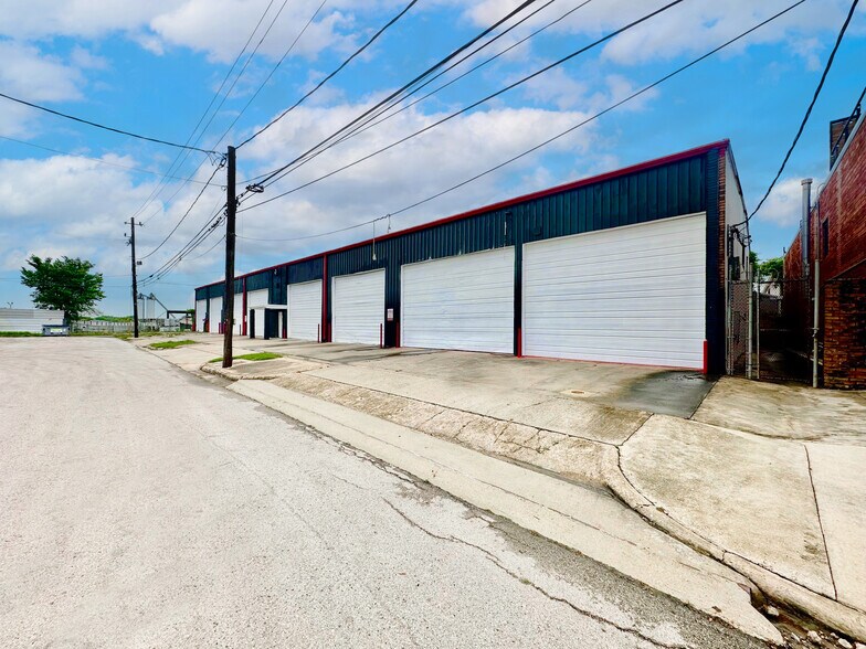 Primary Photo Of 517 N Bryan St, Houston Service For Sale