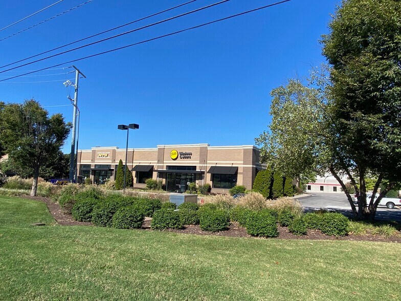 More Photos Of 256 E Main St, Hendersonville Freestanding For Sale