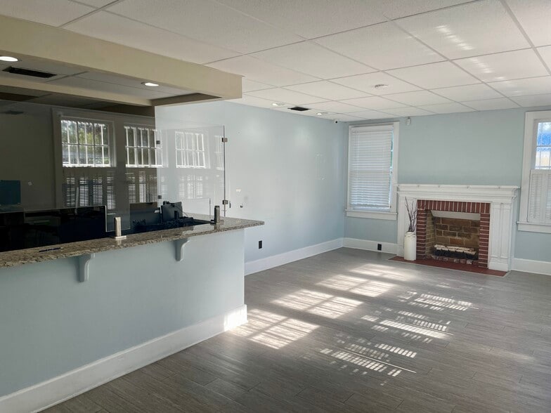 More Photos Of 914 NW 13th St, Gainesville Medical For Sale
