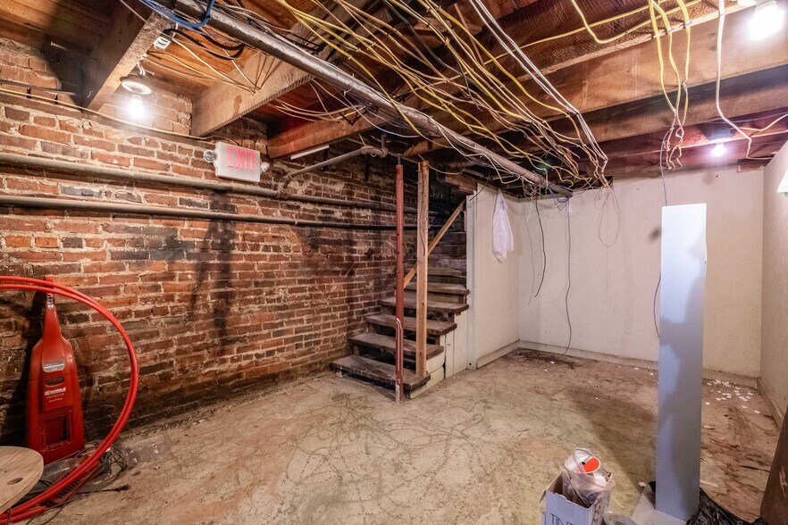 More Photos Of 105 W Main St, Elkin Office For Sale