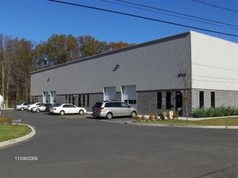 Primary Photo Of 1001 Lincoln Blvd, Middlesex Warehouse For Lease
