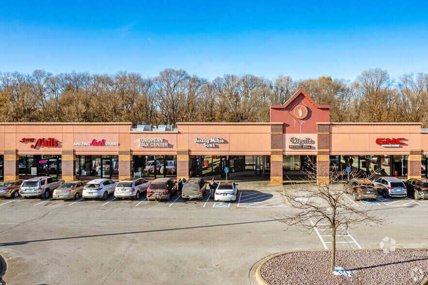 More Photos Of 905-955 E County Rd E, Vadnais Heights General Retail For Lease