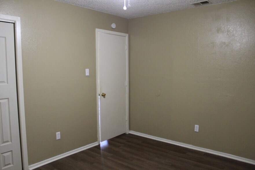 More Photos Of 200 N Jefferson St, Abilene Apartments For Sale