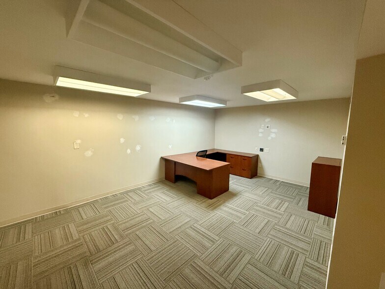 More Photos Of 1011 W Garden St, Pensacola Office For Sale