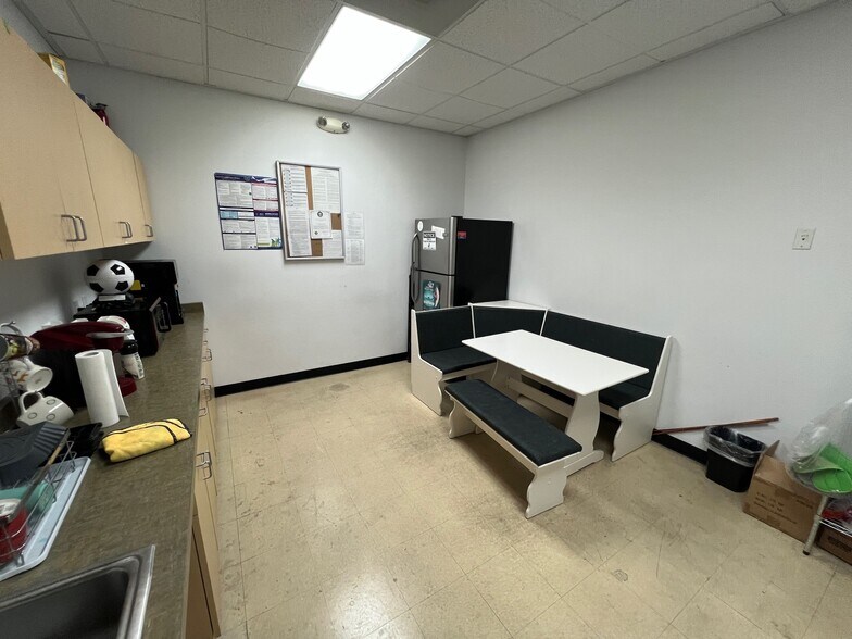 More Photos Of 5765 S Rainbow Blvd, Las Vegas Office For Lease