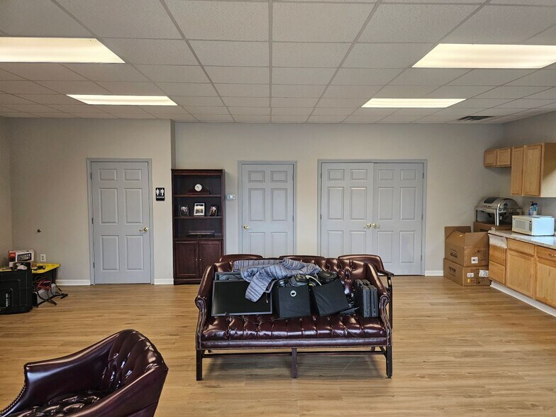 More Photos Of 5511 Radford Rd, Flowery Branch Office For Lease