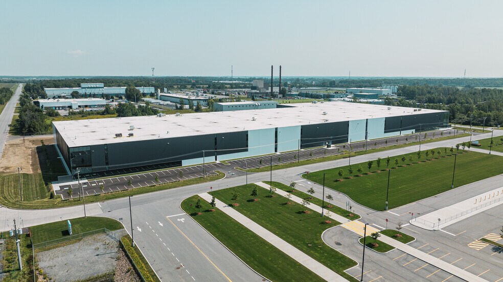 Primary Photo Of 25 Rue Léon-Malouin, Coteau-du-lac Distribution For Sale