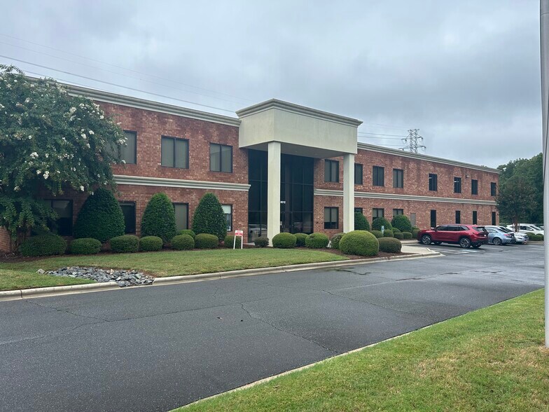 More Photos Of 8012 Tower Point Dr, Charlotte Light Distribution For Lease