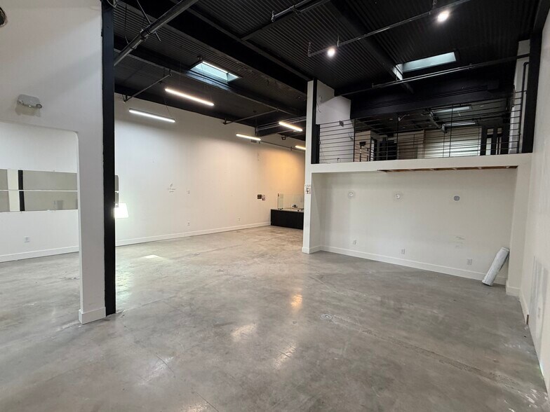 More Photos Of 2092 Concourse Dr, San Jose General Retail For Sale
