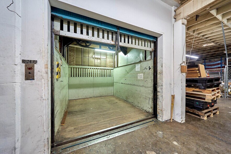 More Photos Of 4383 Fruitland Ave, Vernon Manufacturing For Sale