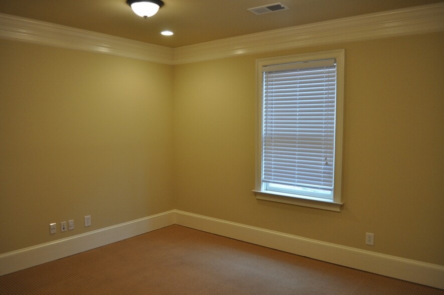 More Photos Of 4330 S Lee St, Buford Medical For Lease