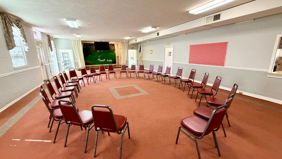More Photos Of 195 New Market Rd, Tryon Religious Facility For Sale