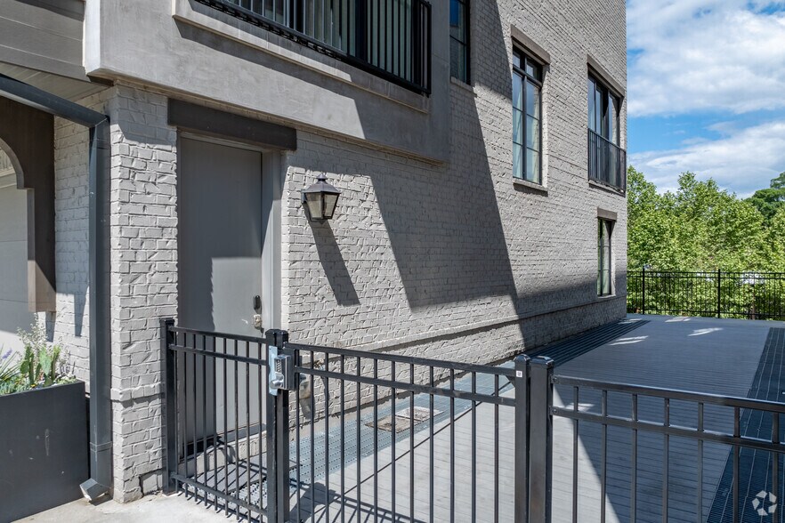 More Photos Of 661 Auburn Ave NE, Atlanta Apartments For Lease