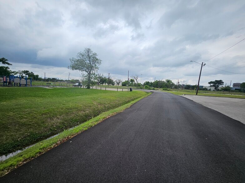 More Photos Of 1221 Dewey St, Houston Specialty For Sale