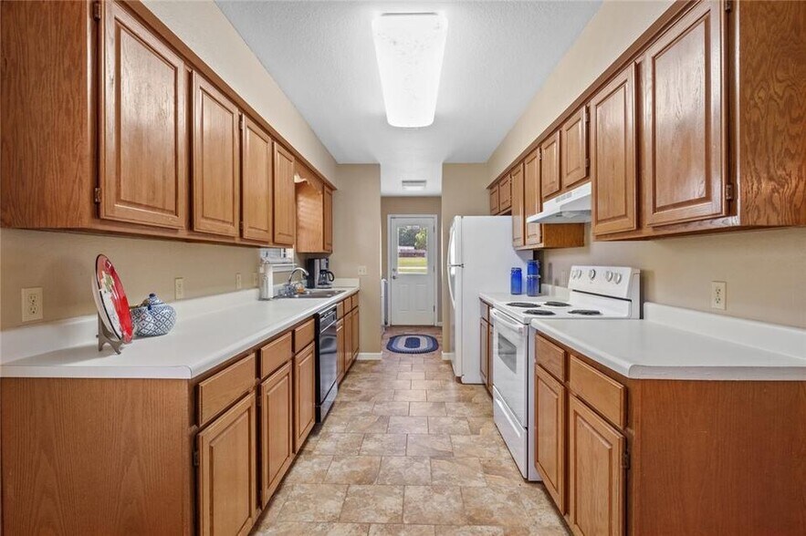 More Photos Of 1051 Peterson Dr, Decatur Specialty For Sale