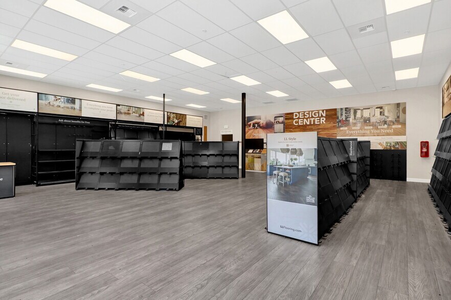 More Photos Of 145 E Stuart Rd, Bellingham Storefront Retail Office For Lease