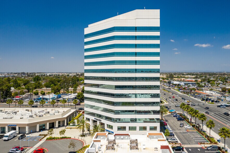 More Photos Of 17011 Beach Blvd, Huntington Beach Office For Lease