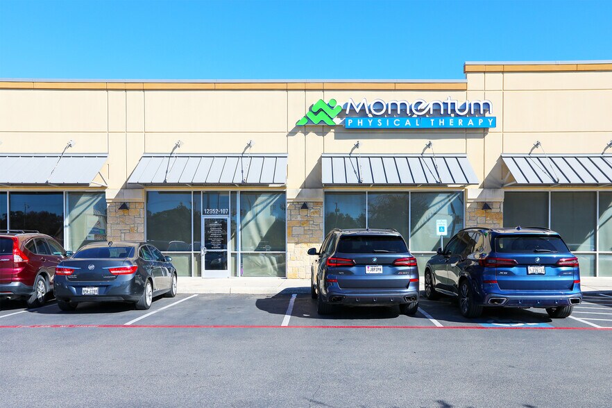 More Photos Of 12908-12932 Bandera Rd, Helotes General Retail For Sale