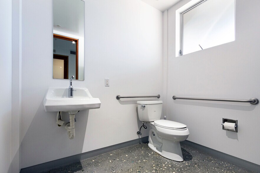 More Photos Of 227 California St, El Segundo Loft Creative Space For Lease