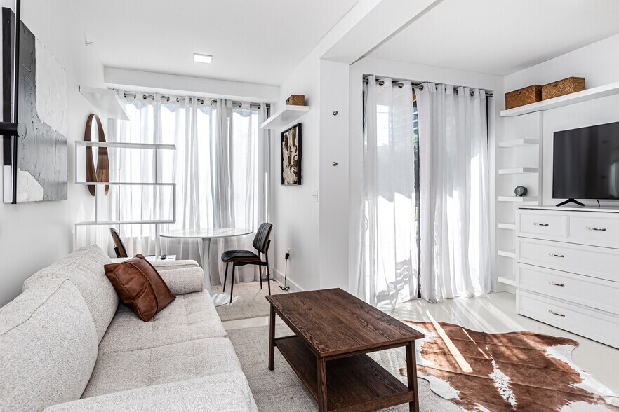 More Photos Of 2950 Summit St, Kansas City Apartments For Sale