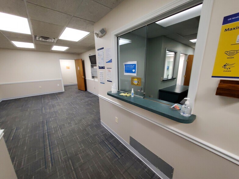 More Photos Of 32 Ellicott Ave, Batavia Office For Lease