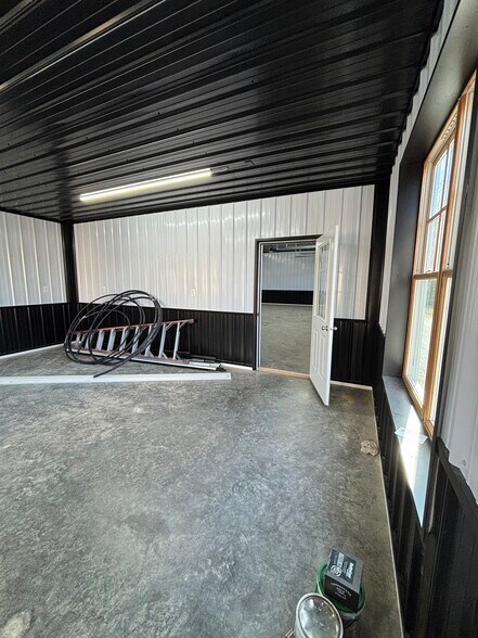 More Photos Of 28795 Three Notch Rd, Mechanicsville Flex For Lease