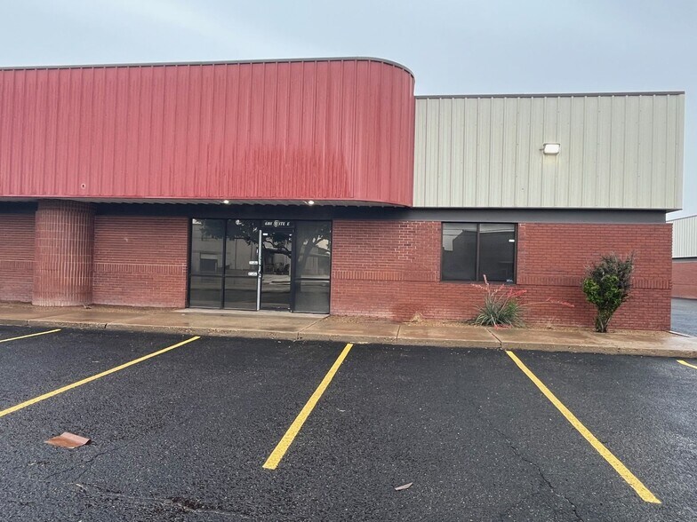 More Photos Of 6101 43rd St, Lubbock Storefront For Lease