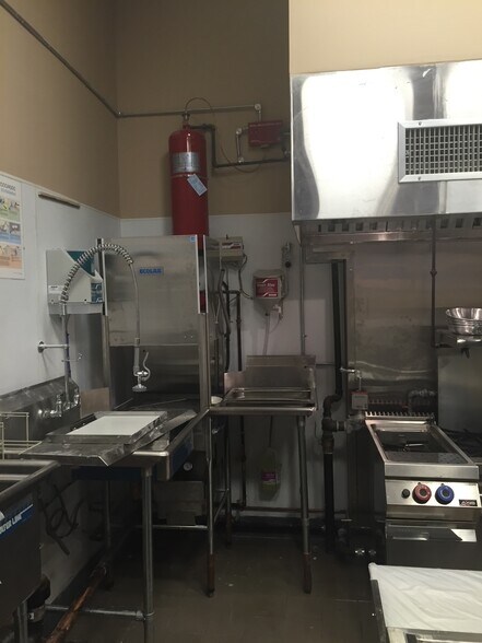 More Photos Of 555 W 43rd St, New York Apartments For Lease