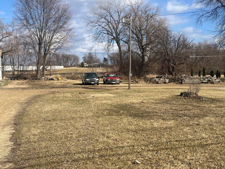 More Photos Of N3830 River Rd, Columbus Light Manufacturing For Sale