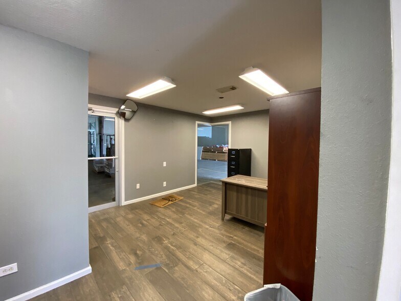 More Photos Of 6030-6040 Brittmoore Rd, Houston Warehouse For Lease