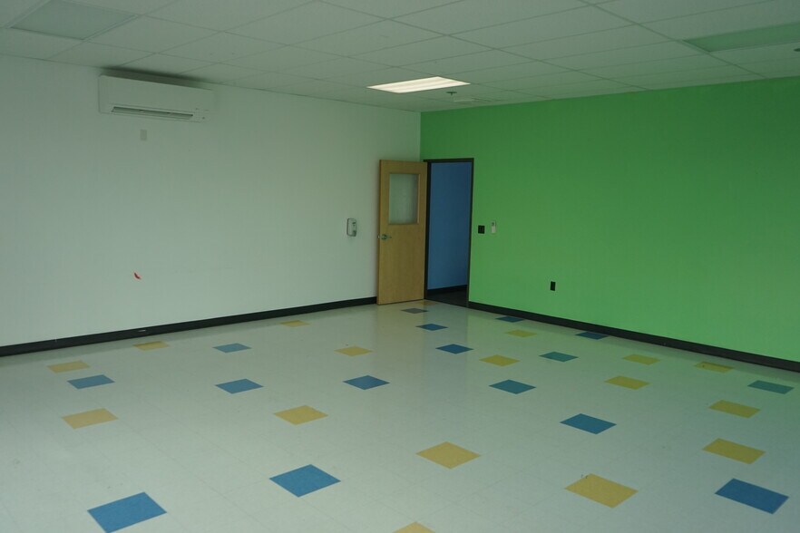 More Photos Of 3160 Blossom Dr NE, Salem Flex For Lease