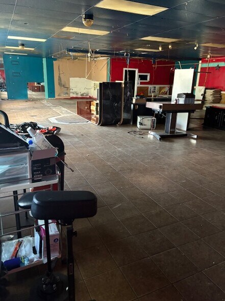 More Photos Of 4500 Commercial Way, Spring Hill General Retail For Lease