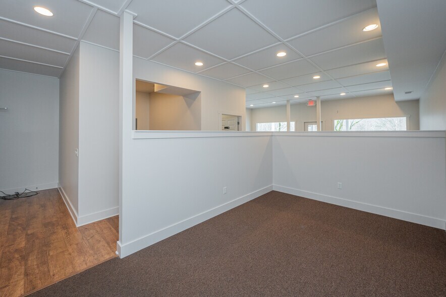 More Photos Of 911 Creekside Ct, Helena Storefront Retail Residential For Sale