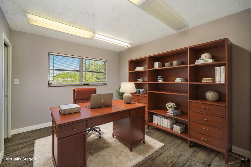 More Photos Of 2198 Losantiville Ave, Cincinnati Storefront Retail Office For Lease